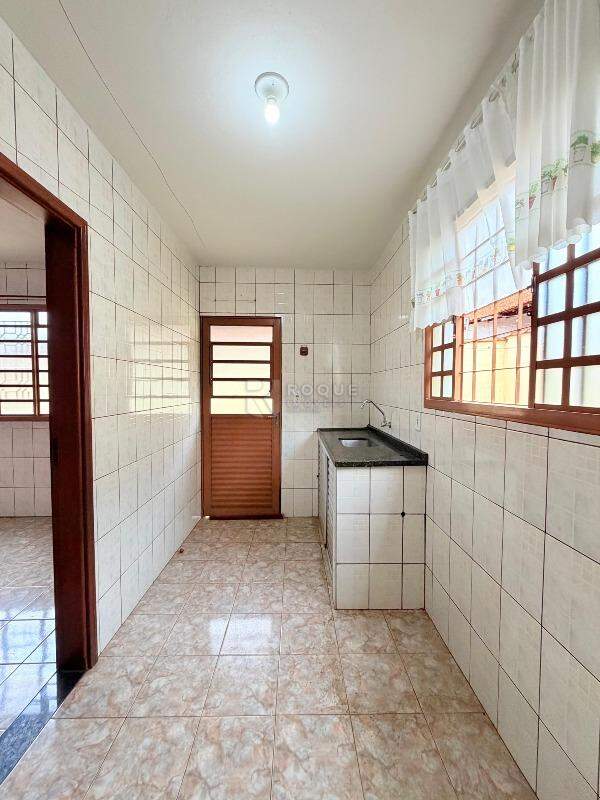Casa Residencial para aluguel no bairro Jardim Ouro Verde: Área de seriviço