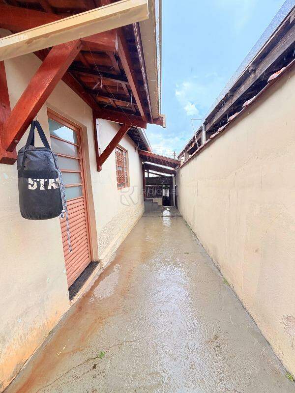 Casa Residencial para aluguel no bairro Jardim Ouro Verde: Quintal