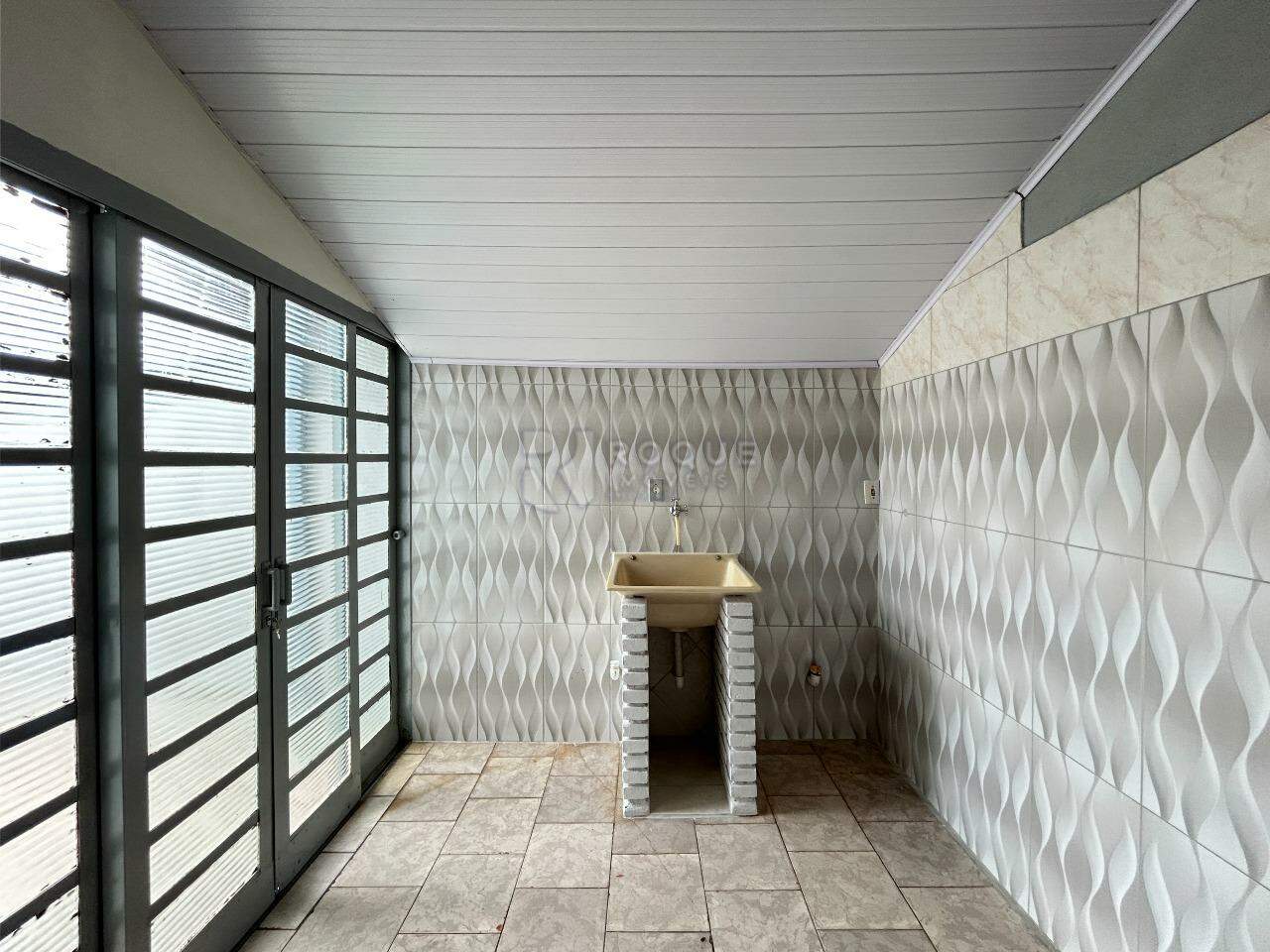Casa Residencial para aluguel no bairro Residencial Econômico Manoel Simão de Barros Levy: Área de serviço 