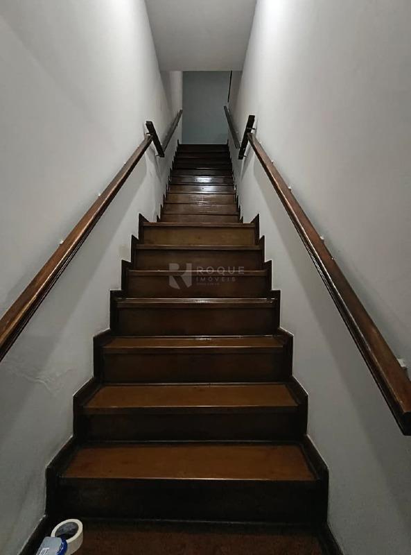 Casa Residencial para aluguel no bairro Jardim Nova Suiça: Escada de acesso