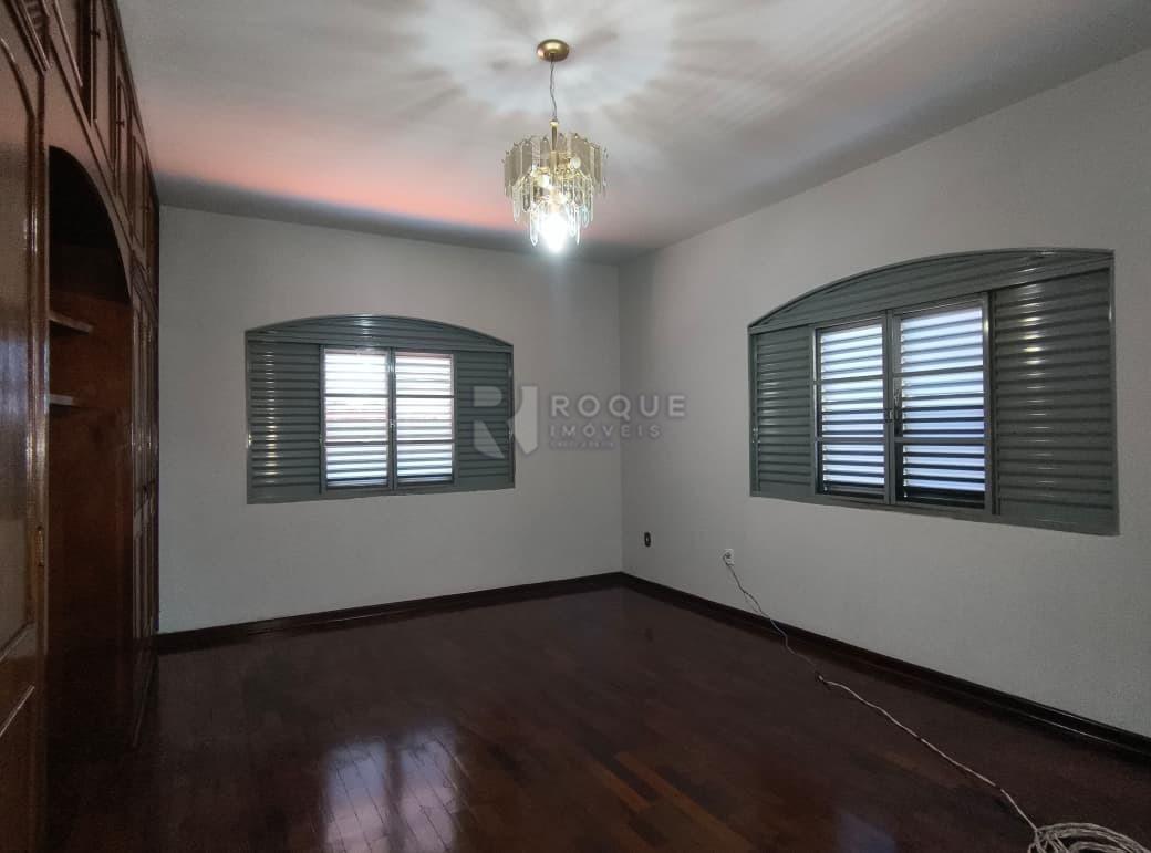 Casa Residencial para aluguel no bairro Jardim Nova Suiça: Dormitório 03 suíte