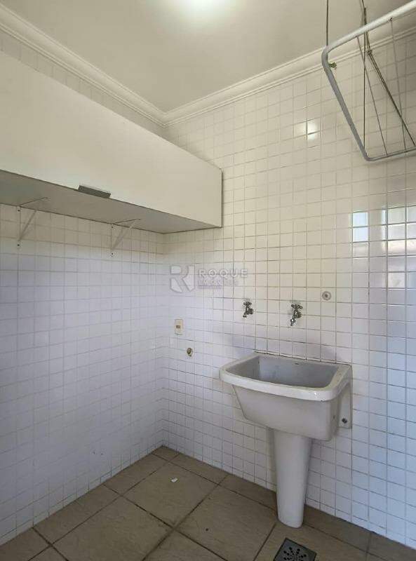 Casa Residencial para aluguel no bairro Jardim Santo André: Lavanderia