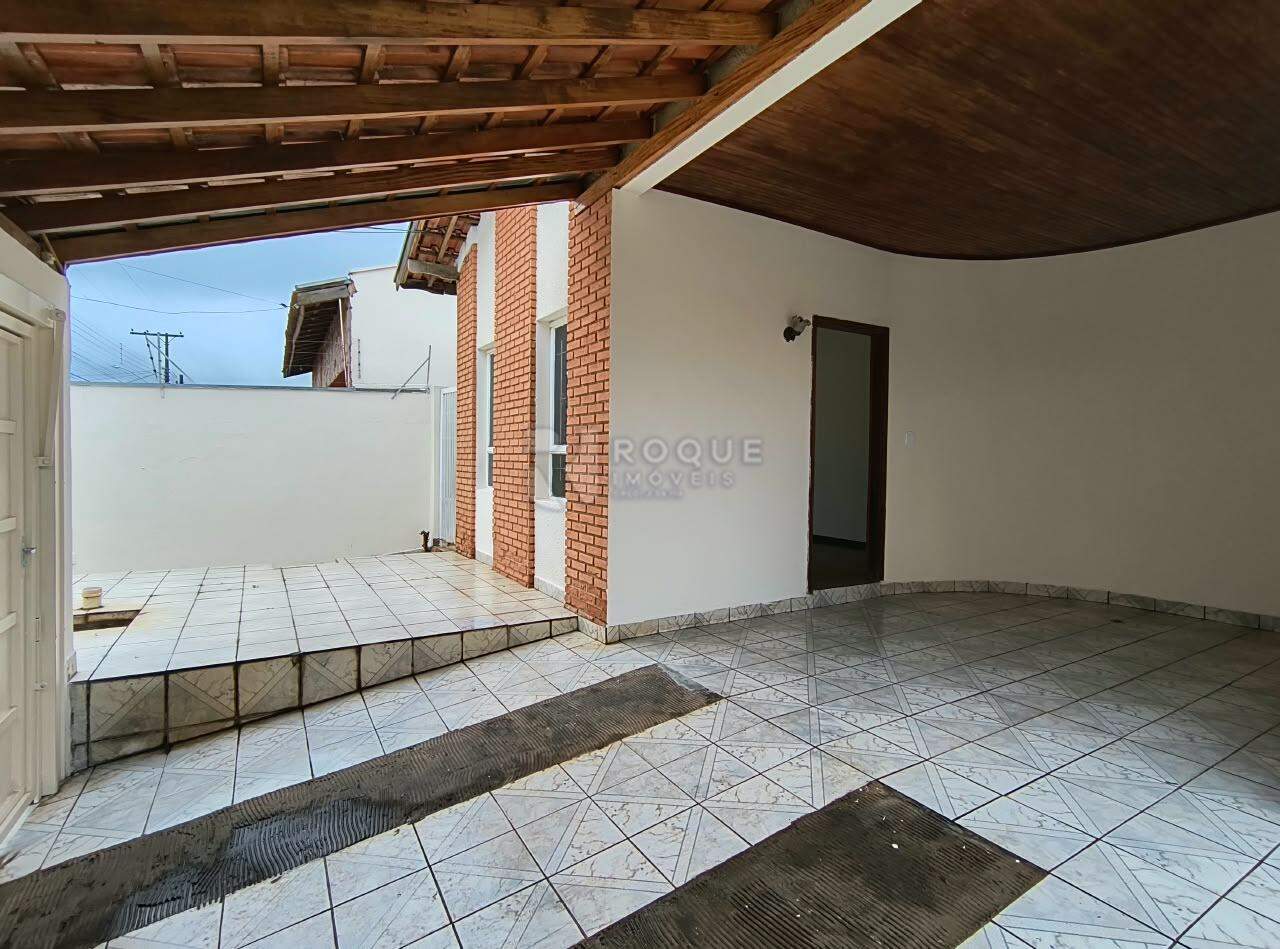 Casa Residencial para aluguel no bairro Jardim Caieira: Garagem