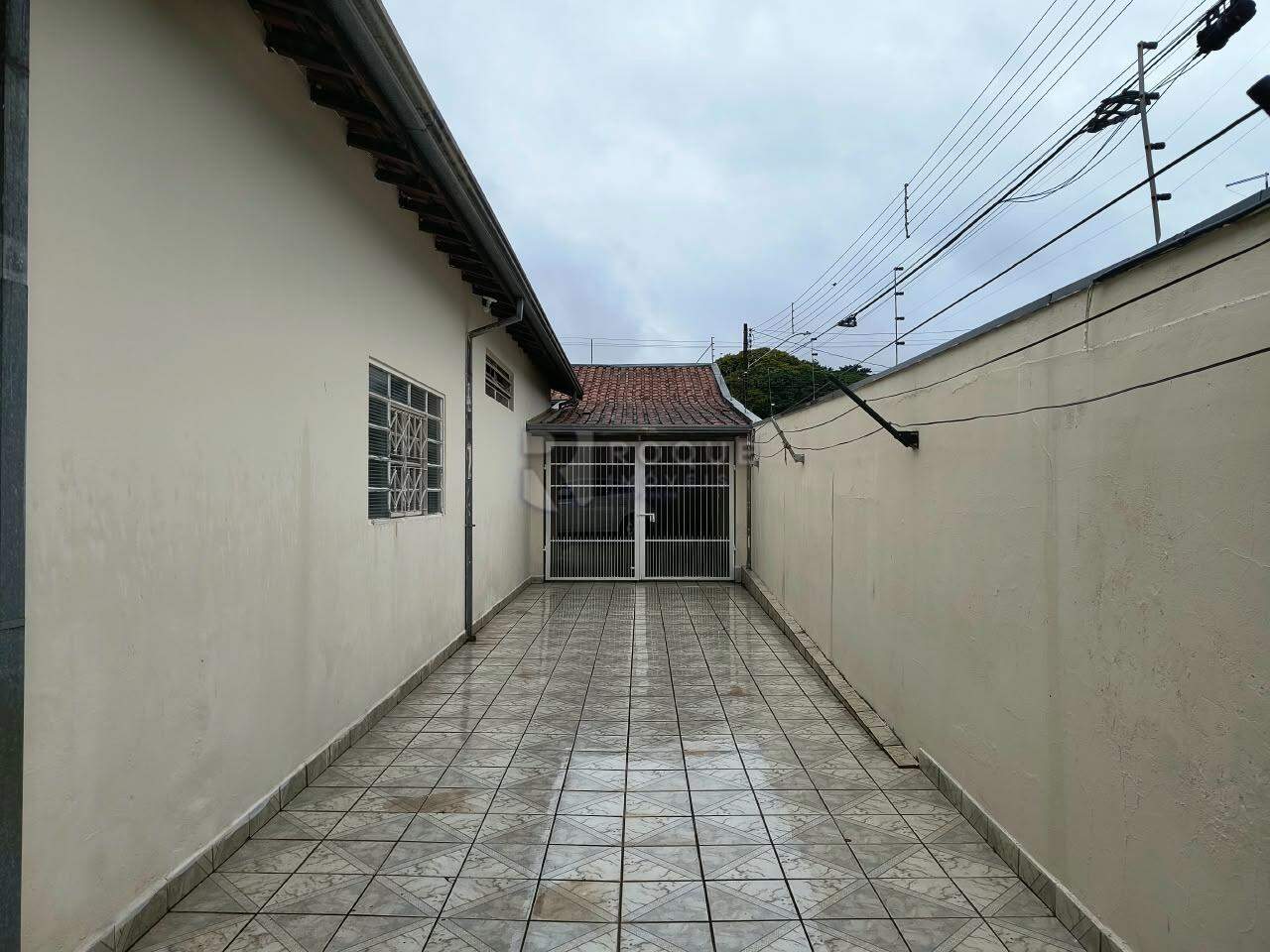 Casa Residencial para aluguel no bairro Jardim Caieira: Garagem
