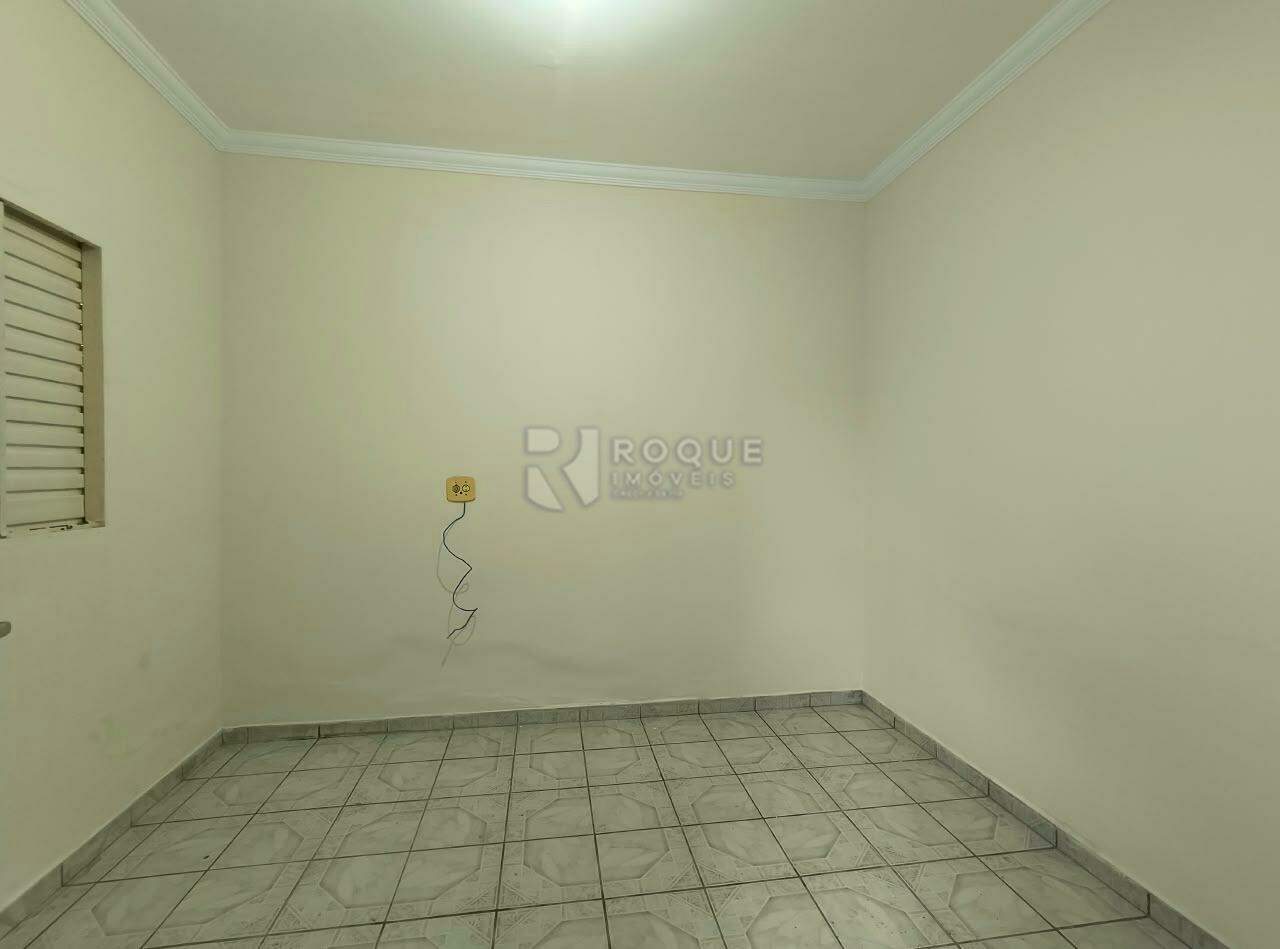 Casa Residencial para aluguel no bairro Jardim Caieira: Dormitório  fundos