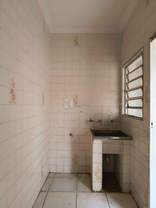 Casa Residencial para aluguel no bairro Jardim Caieira: Lavanderia
