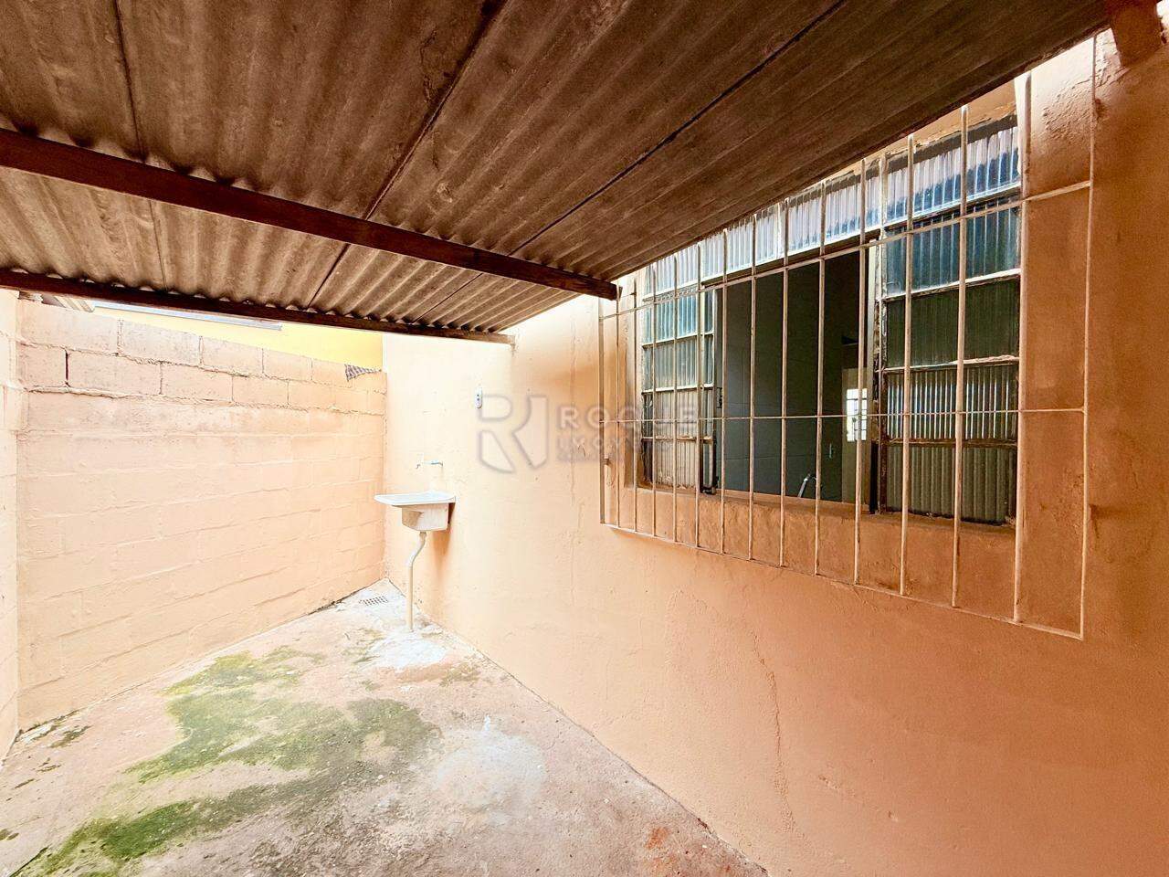 Casa Residencial para aluguel no bairro Jardim Gustavo Peccinini: Lavanderia