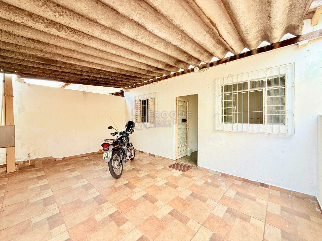 Casa Residencial para aluguel no bairro Jardim Gustavo Peccinini: Garagem