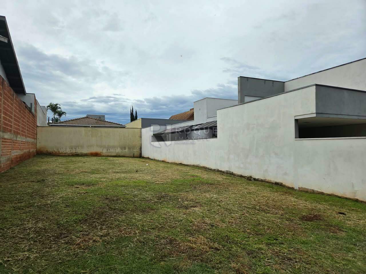 Terreno em condomínio à venda no bairro Parque Residencial Roland: Terreno