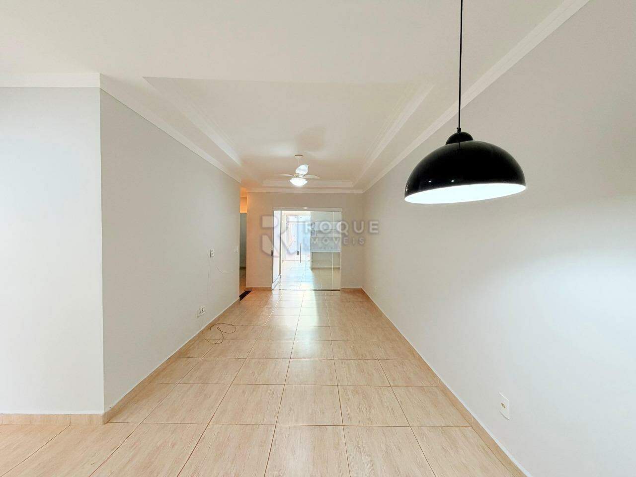 Casa em condomínio para aluguel no bairro Jardim Residencial Campo Novo: Sala