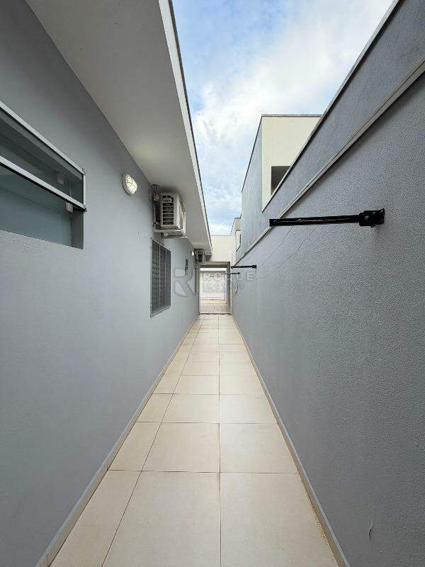 Casa em condomínio para aluguel no bairro Jardim Residencial Campo Novo: Corredor