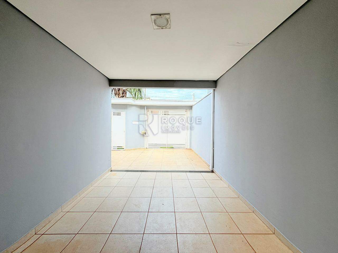 Casa em condomínio para aluguel no bairro Jardim Residencial Campo Novo: Garagem