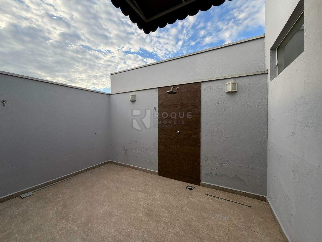 Casa em condomínio para aluguel no bairro Jardim Residencial Campo Novo: Quintal