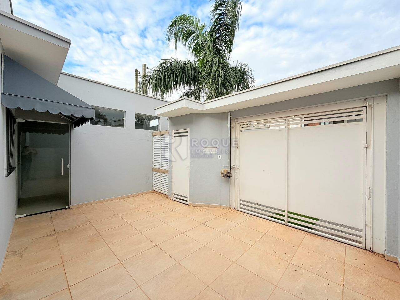 Casa em condomínio para aluguel no bairro Jardim Residencial Campo Novo: Garagem