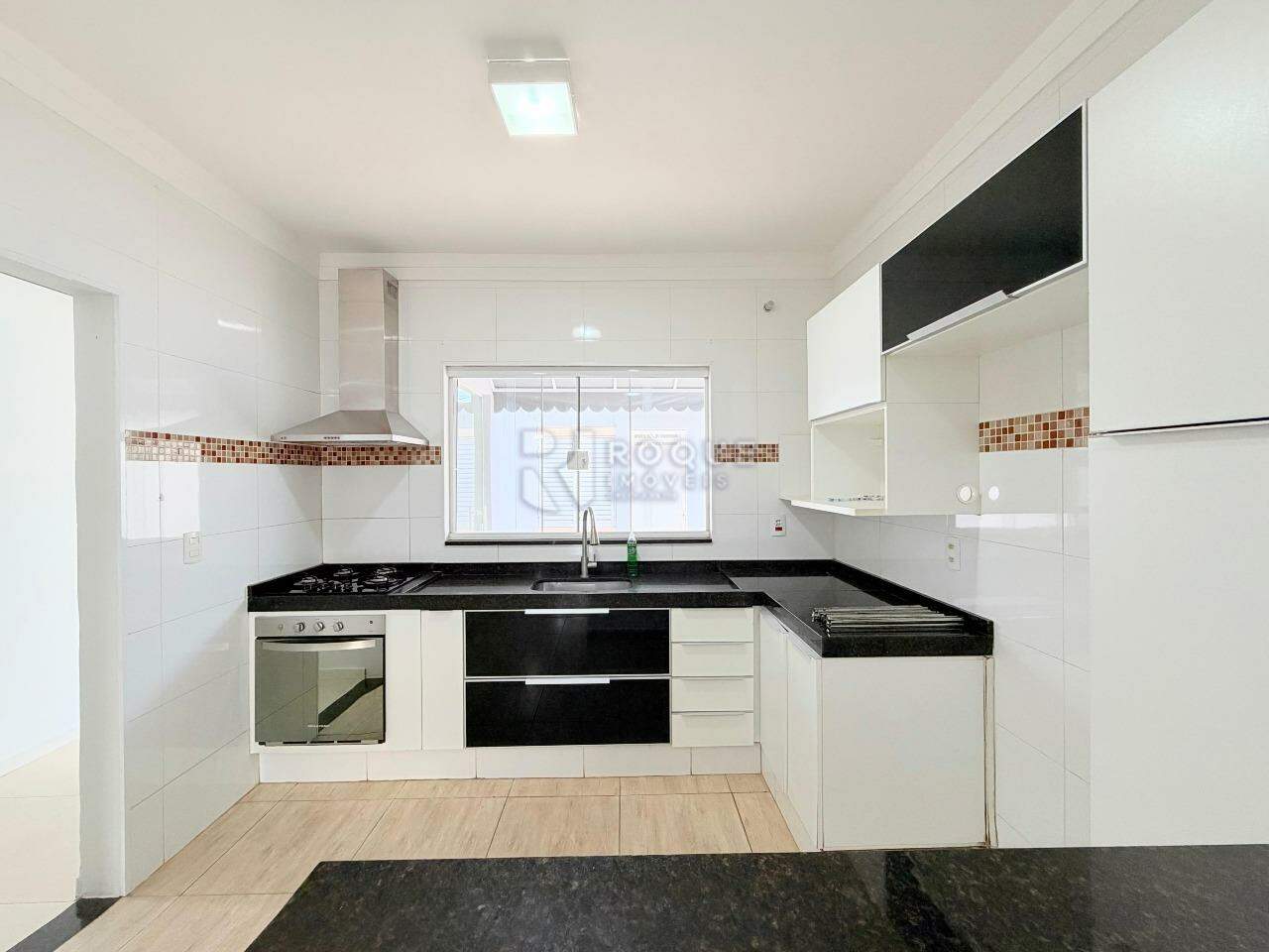 Casa em condomínio para aluguel no bairro Jardim Residencial Campo Novo: Cozinha