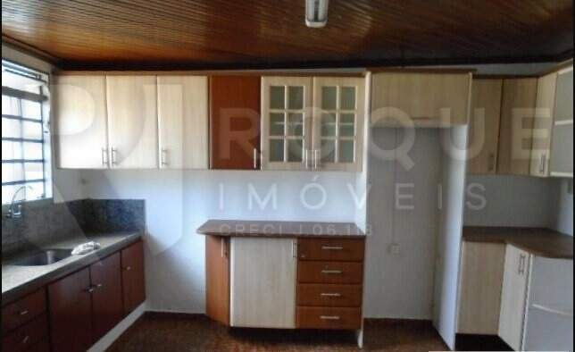 Casa Residencial à venda no bairro Jardim Presidente Dutra: 