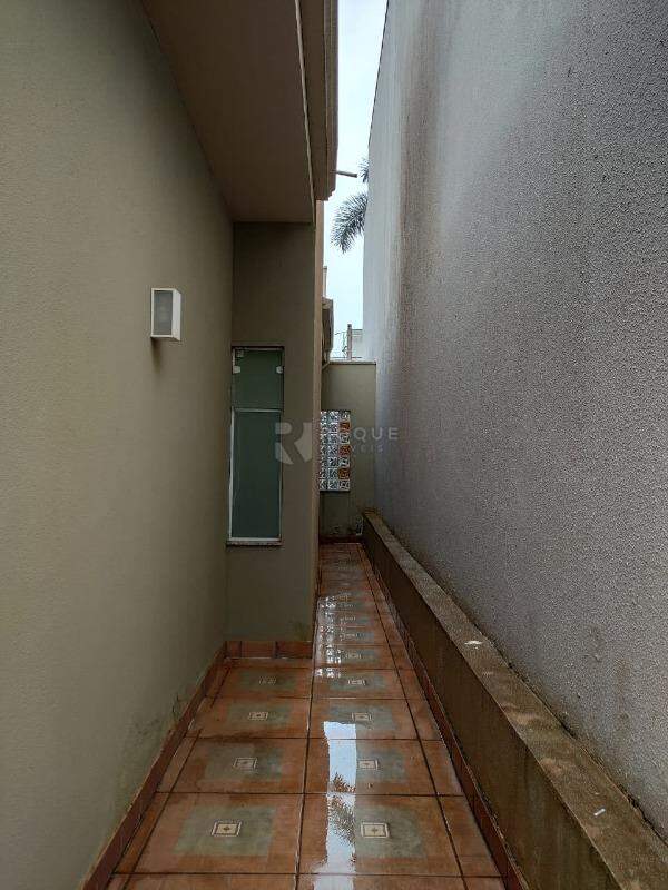 Casa em condomínio para aluguel no bairro Jardim São Rafael: Corredor Direito