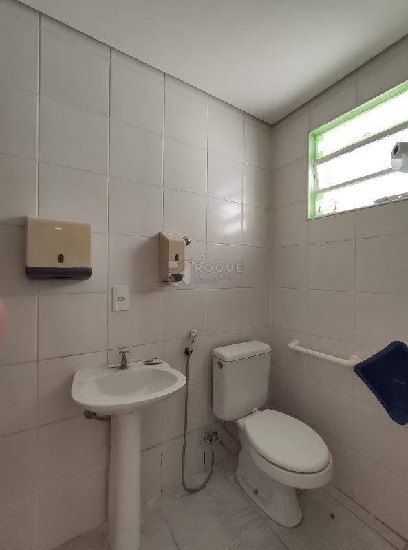 Casa Comercial para aluguel no bairro Vila Claudia: WC sala 7