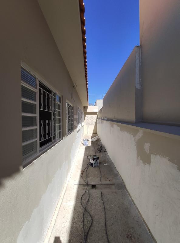 Casa Comercial para aluguel no bairro Vila Claudia: Corredor 