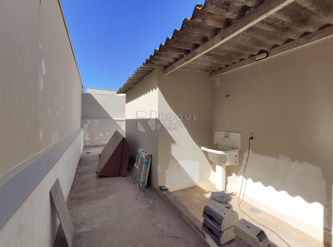 Casa Comercial para aluguel no bairro Vila Claudia: Área de serviço 