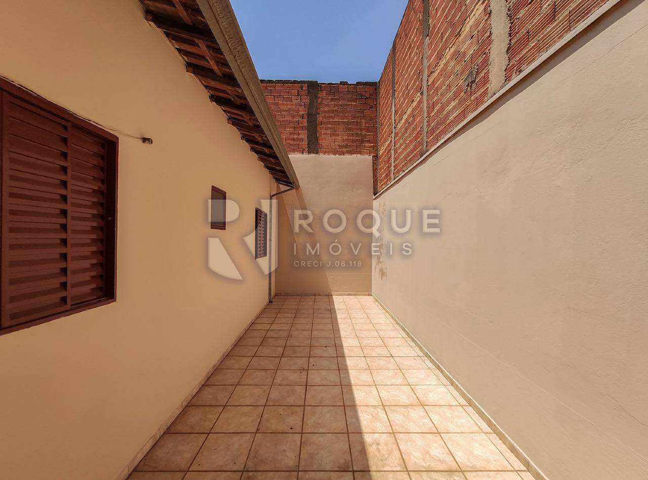 Casa Residencial para aluguel no bairro Jardim Residencial Roseira: Corredor 