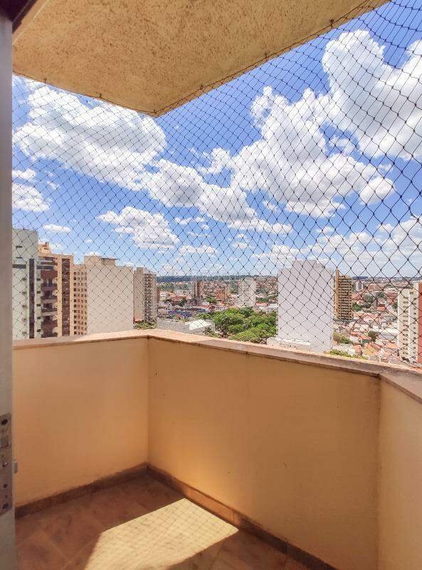 Apartamento para aluguel no bairro Centro: Sacada