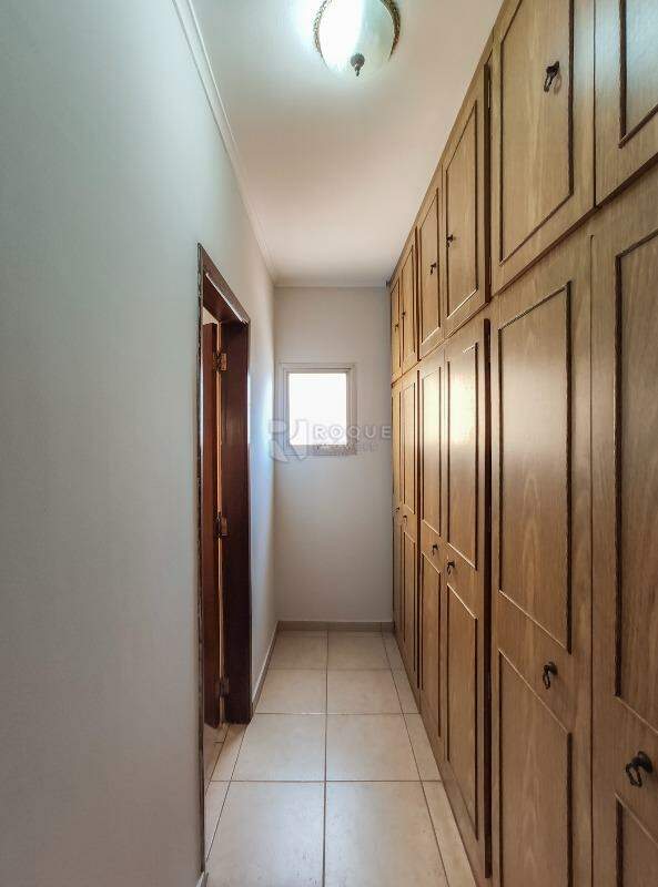 Apartamento para aluguel no bairro Centro: Dormitório 3 suíte 