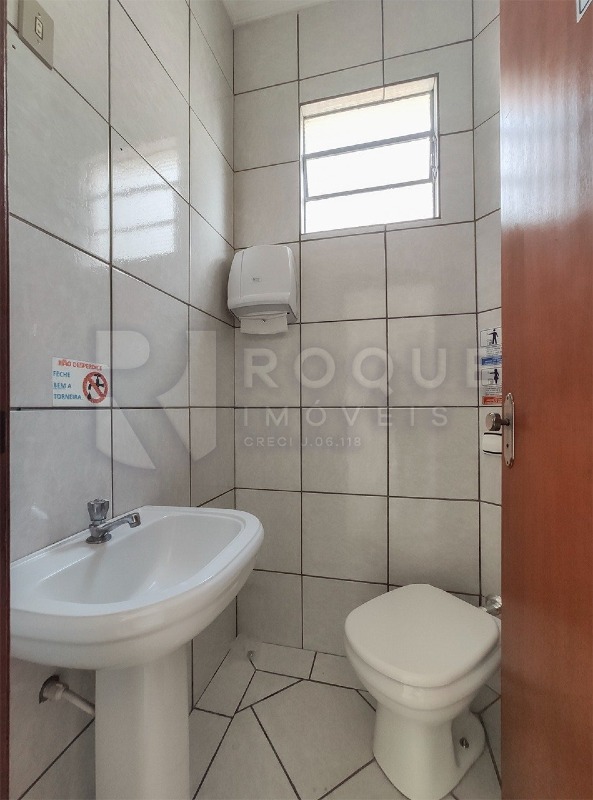 Casa Comercial para aluguel no bairro Centro: WC
