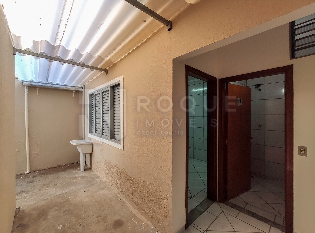 Casa Comercial para aluguel no bairro Centro: Fundo