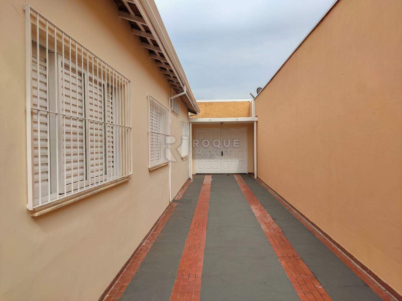 Casa Residencial para aluguel no bairro Vila São João: Garagem