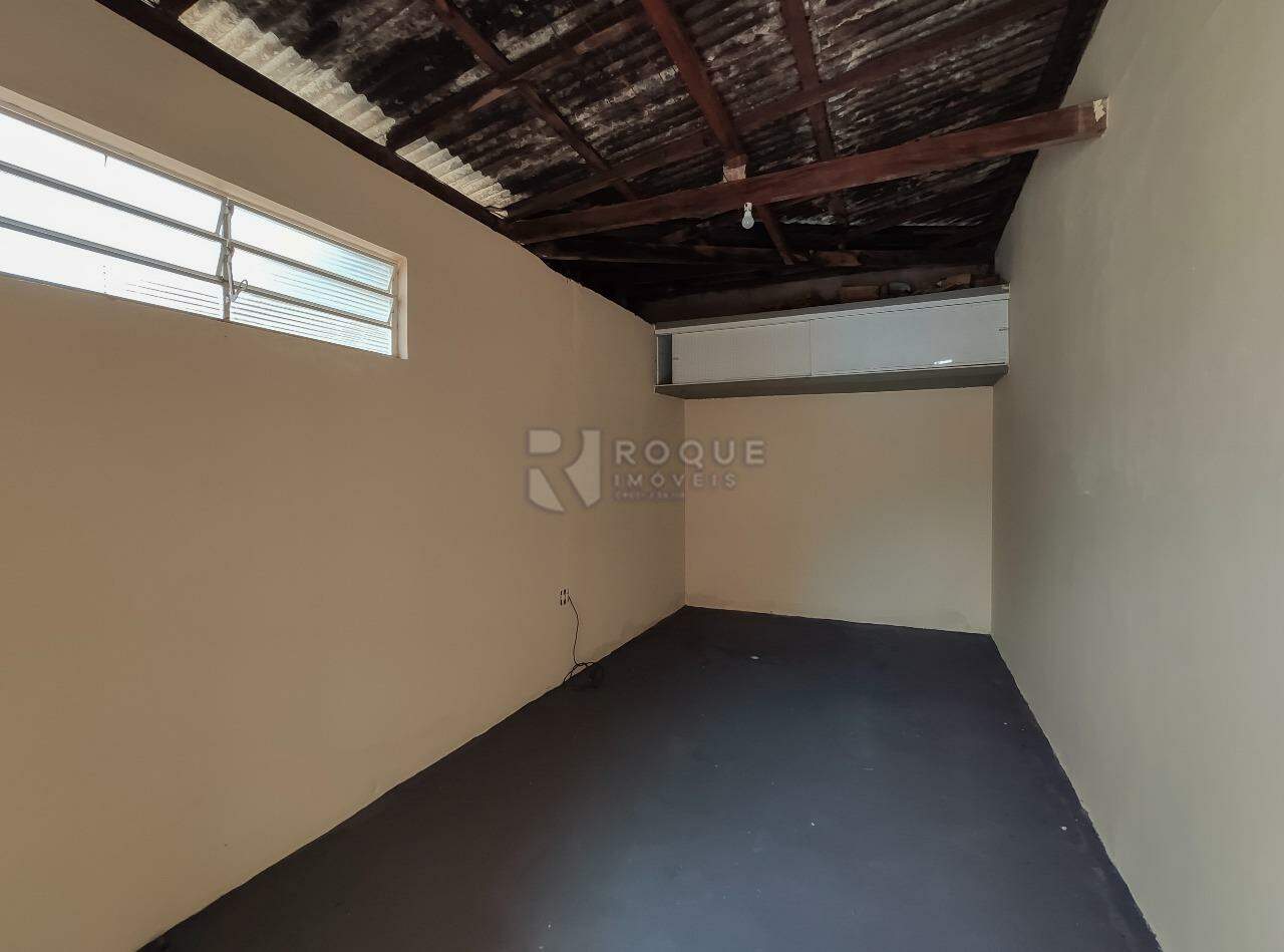 Casa Residencial para aluguel no bairro Vila São João: Garagem