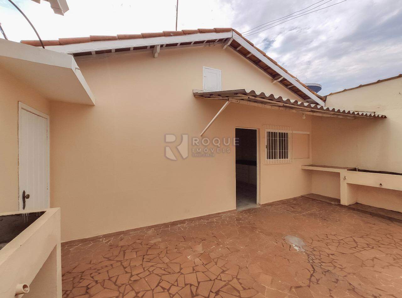 Casa Residencial para aluguel no bairro Vila São João: Fundo