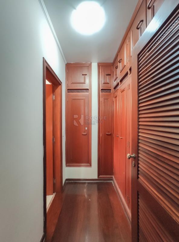 Apartamento para aluguel no bairro Centro: Closet suíte 