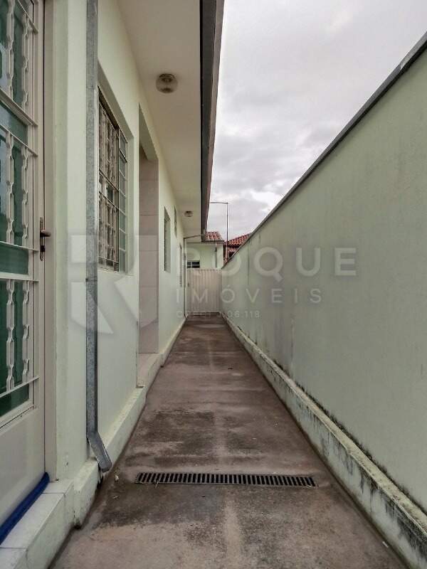 Casa Residencial para aluguel no bairro Vila Cristovam: Corredor 