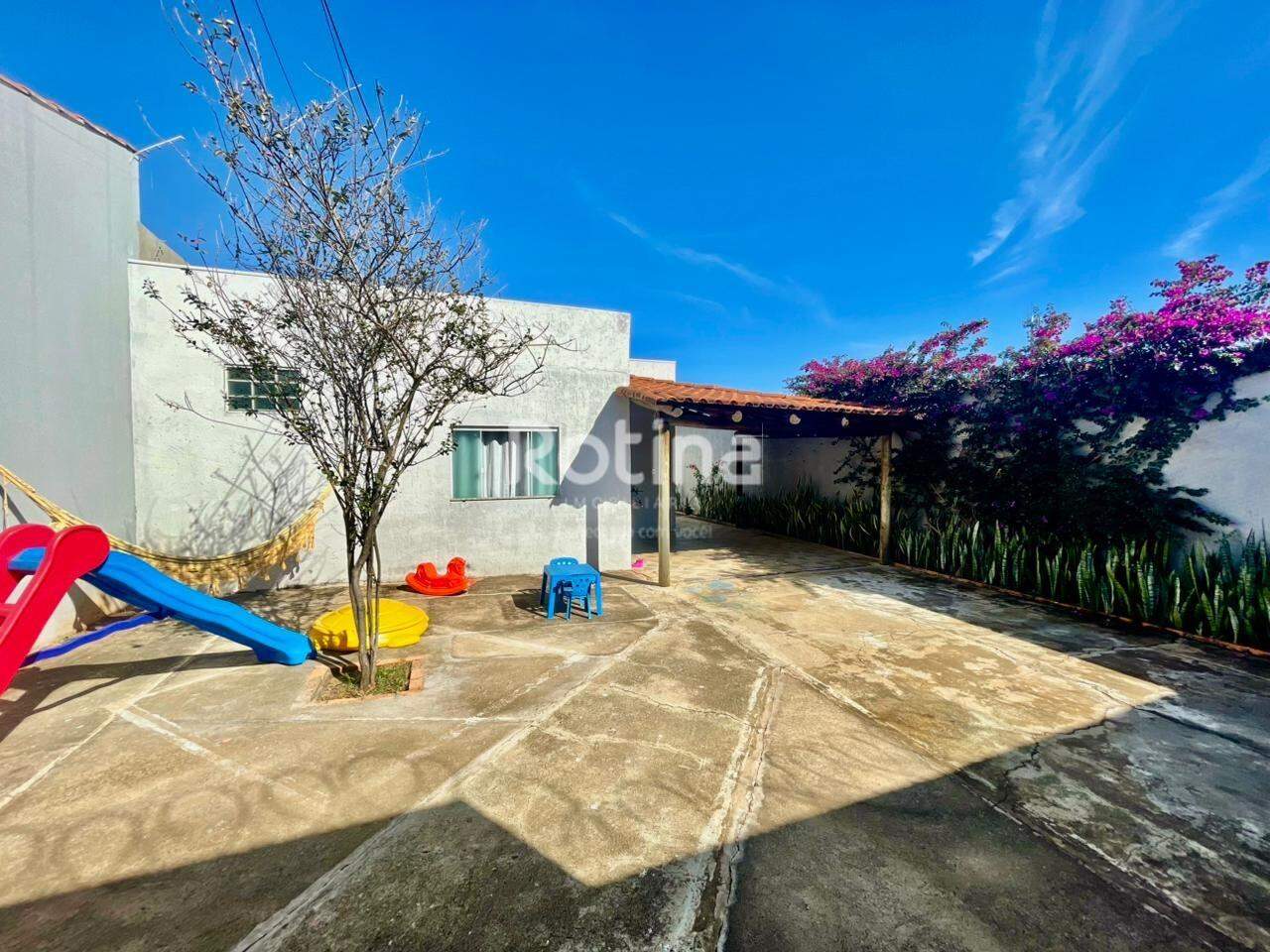Casa à venda, 3 quartos em Uberlândia no bairro Presidente Roosevelt no valor de R$ 650.000,00 - Rotina Imobiliária: 