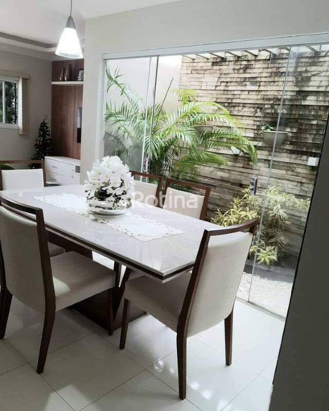 Casa para alugar, 3 quartos em Uberlândia no bairro Santa Luzia no valor de R$ 5.000,00 - Rotina Imobiliária: 