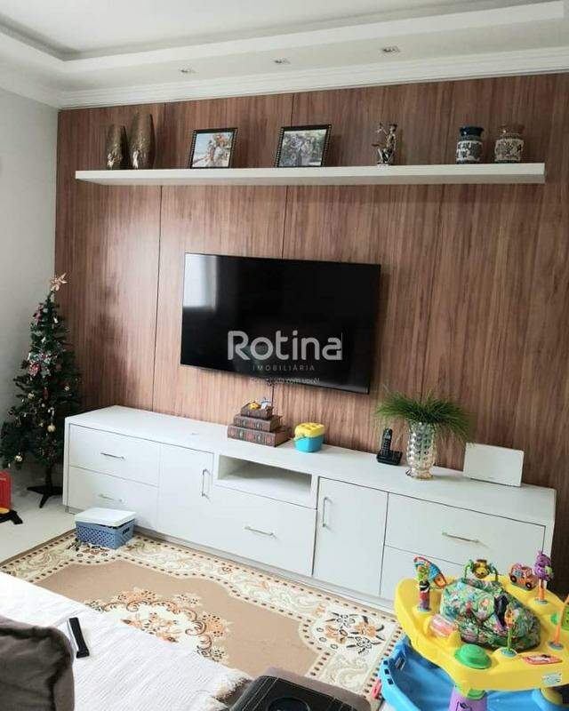 Casa para alugar, 3 quartos em Uberlândia no bairro Santa Luzia no valor de R$ 5.000,00 - Rotina Imobiliária: 