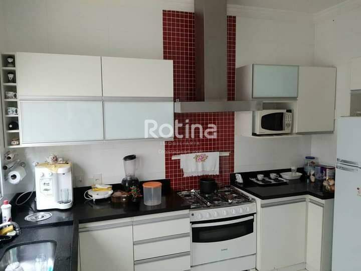 Casa para alugar, 3 quartos em Uberlândia no bairro Santa Luzia no valor de R$ 5.000,00 - Rotina Imobiliária: 