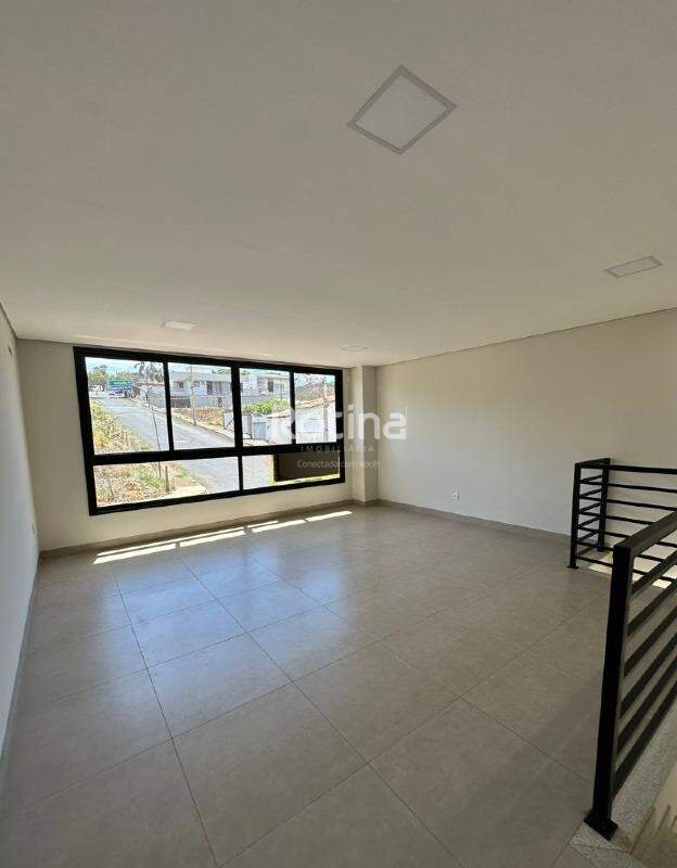Loja para alugar, em Uberlândia no bairro Vigilato Pereira no valor de R$ 3.000,00 - Rotina Imobiliária: 