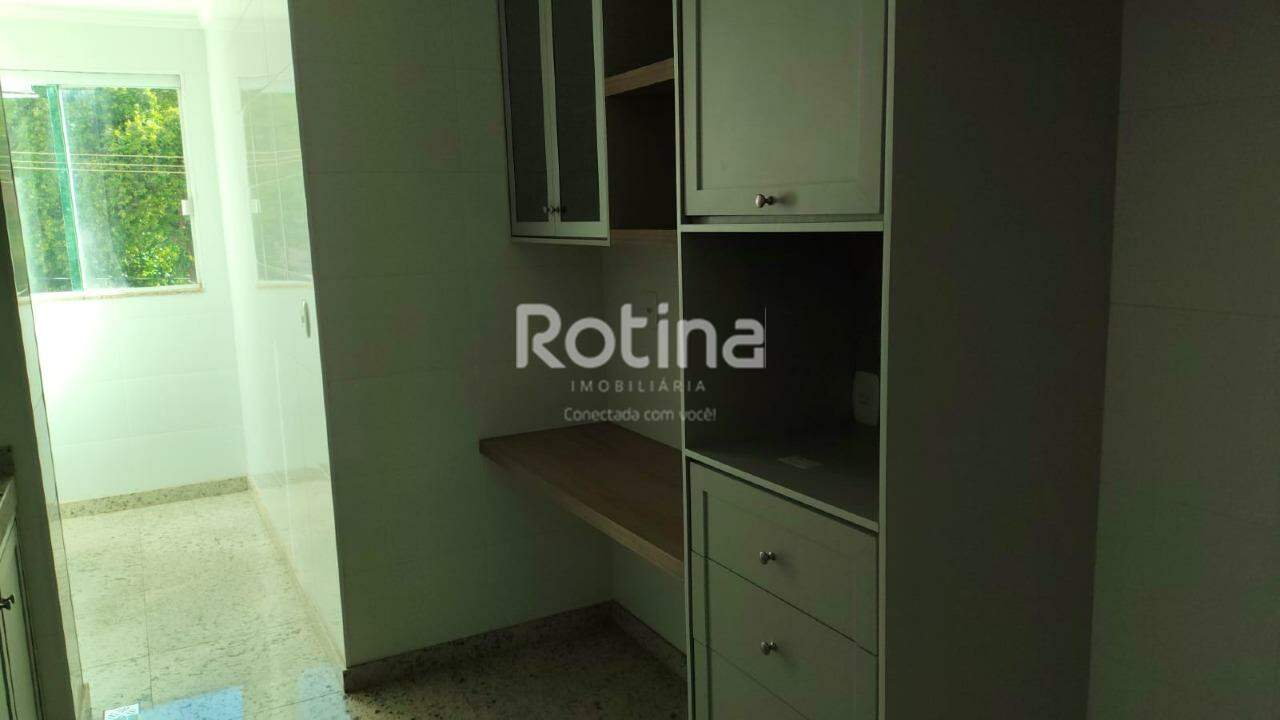 Apartamento para alugar, 3 quartos em Uberlândia no bairro Santa Mônica no valor de R$ 3.000,00 - Rotina Imobiliária: 