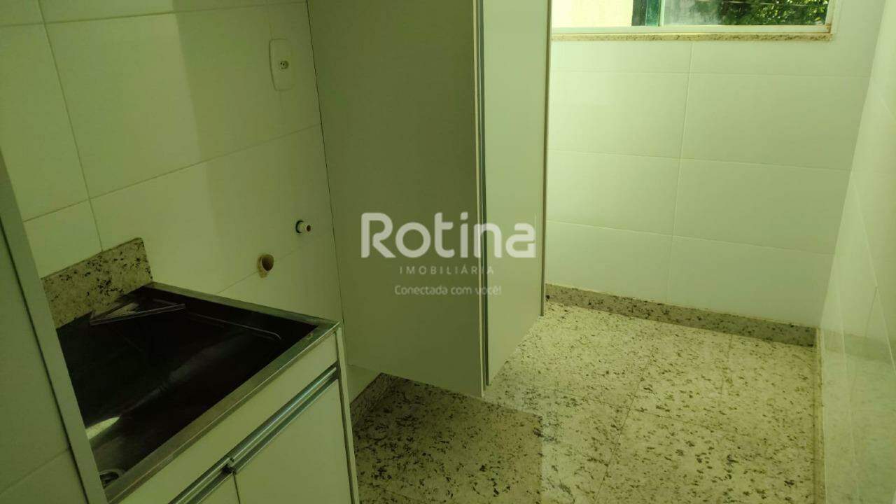 Apartamento para alugar, 3 quartos em Uberlândia no bairro Santa Mônica no valor de R$ 3.000,00 - Rotina Imobiliária: 