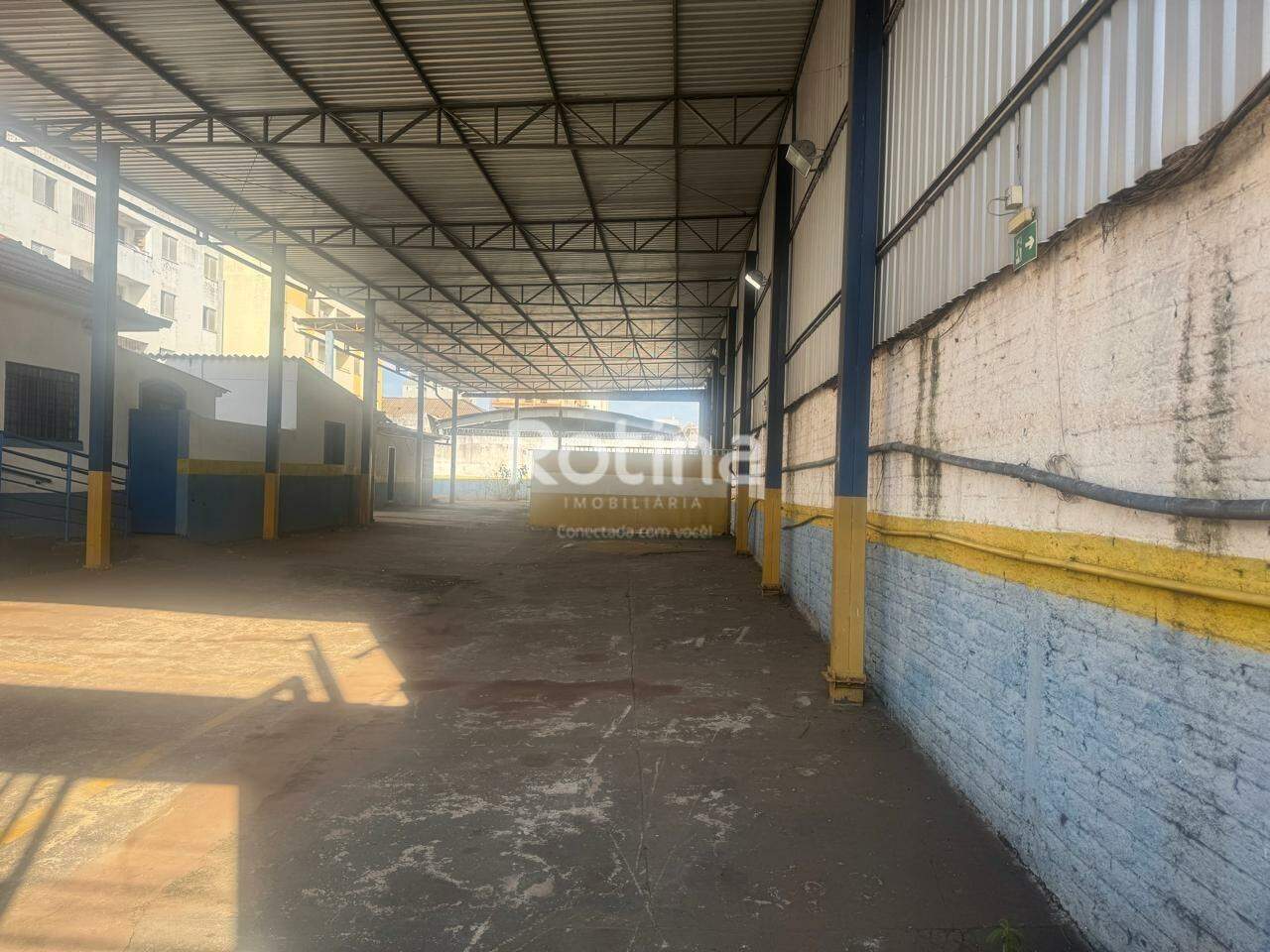 Galpão para alugar, em Uberlândia no bairro Martins no valor de R$ 13.000,00 - Rotina Imobiliária: 