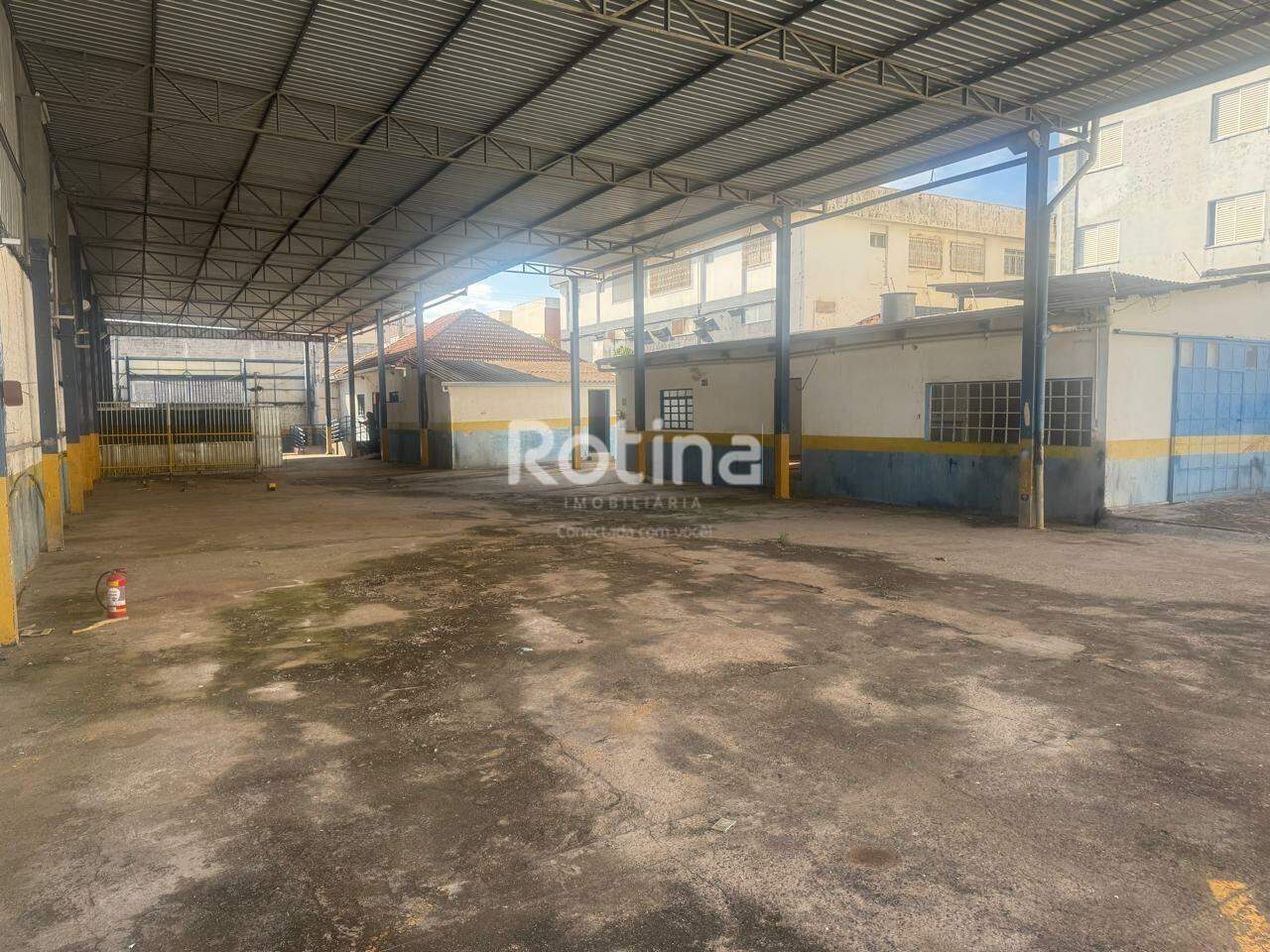 Galpão para alugar, em Uberlândia no bairro Martins no valor de R$ 13.000,00 - Rotina Imobiliária: 