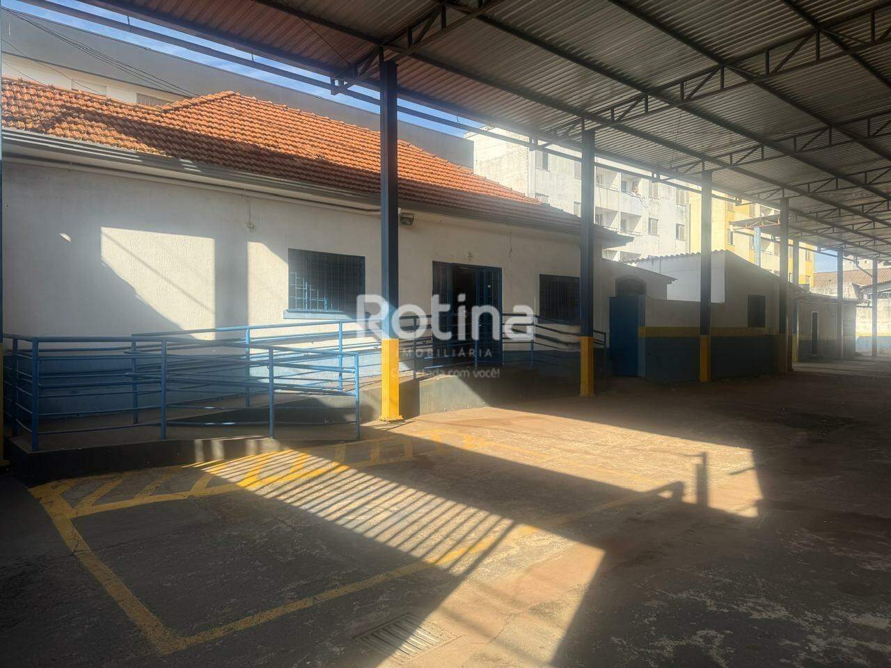 Galpão para alugar, em Uberlândia no bairro Martins no valor de R$ 13.000,00 - Rotina Imobiliária: 