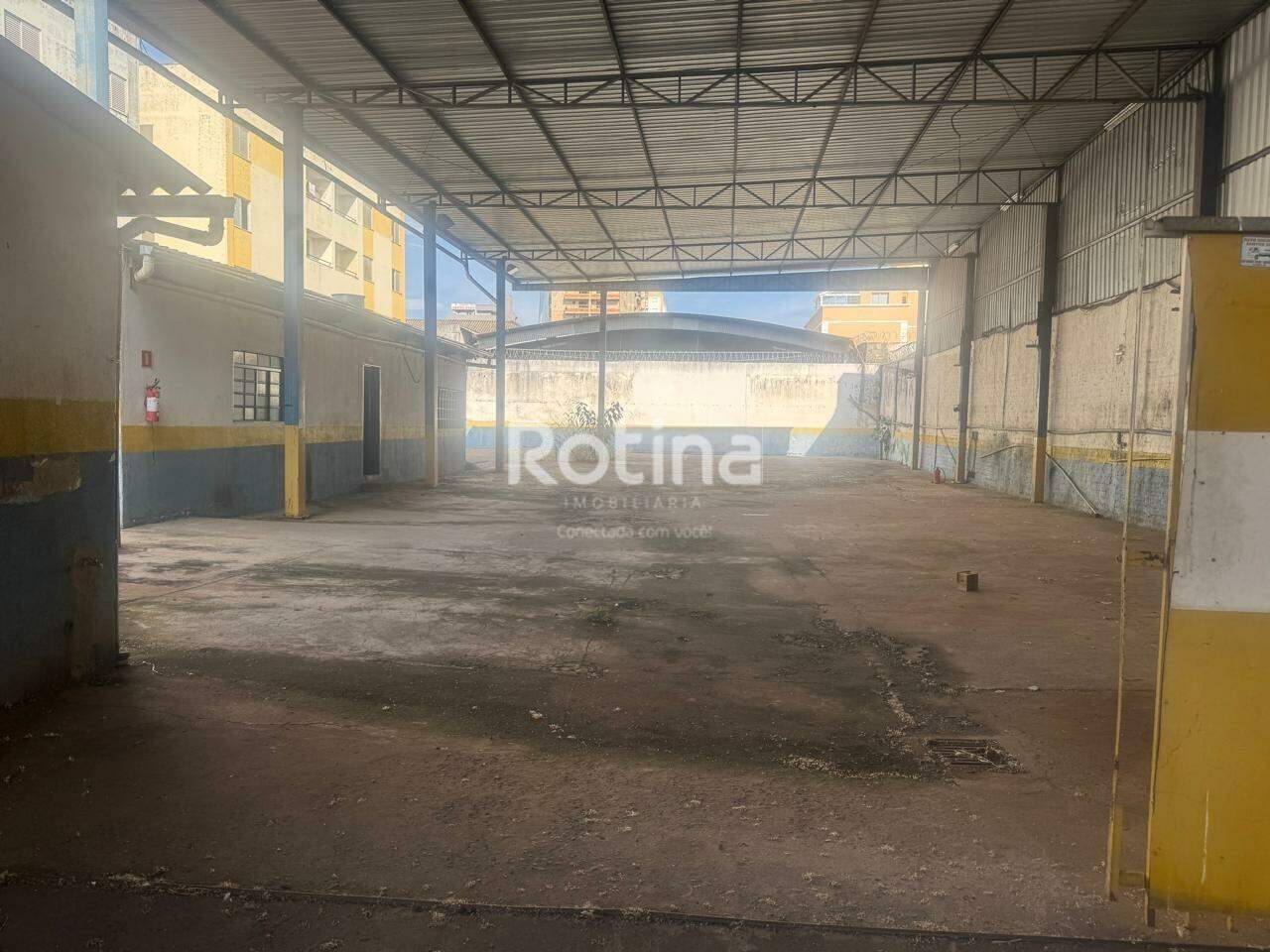 Galpão para alugar, em Uberlândia no bairro Martins no valor de R$ 13.000,00 - Rotina Imobiliária: 