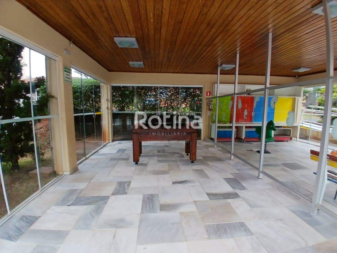 Apartamento para alugar, 3 quartos em Uberlândia no bairro Santa Mônica no valor de R$ 2.500,00 - Rotina Imobiliária: 