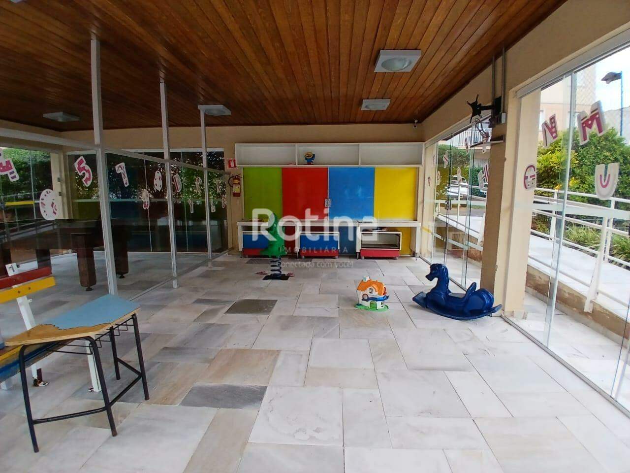 Apartamento para alugar, 3 quartos em Uberlândia no bairro Santa Mônica no valor de R$ 2.500,00 - Rotina Imobiliária: 