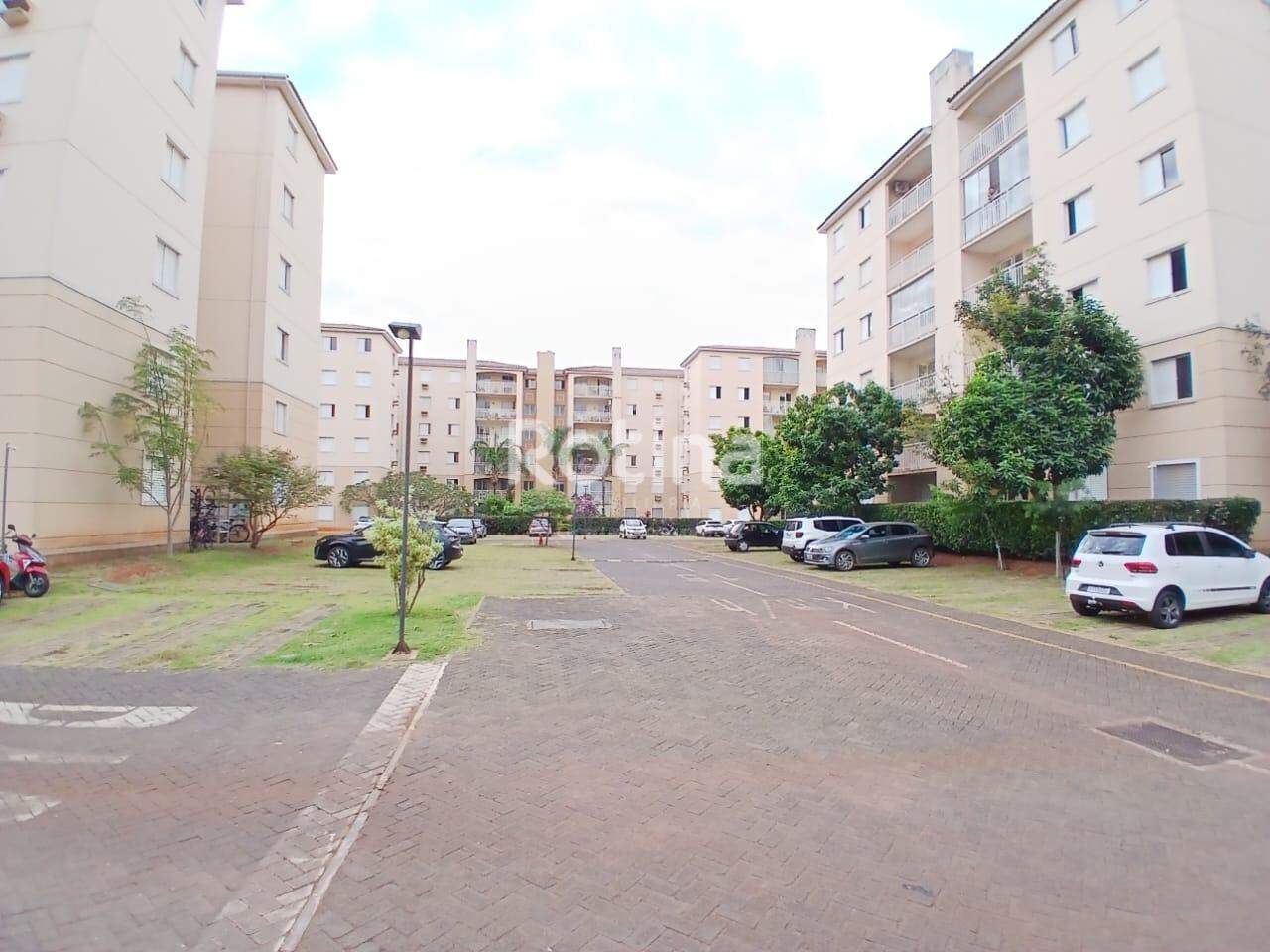 Apartamento para alugar, 3 quartos em Uberlândia no bairro Santa Mônica no valor de R$ 2.500,00 - Rotina Imobiliária: 