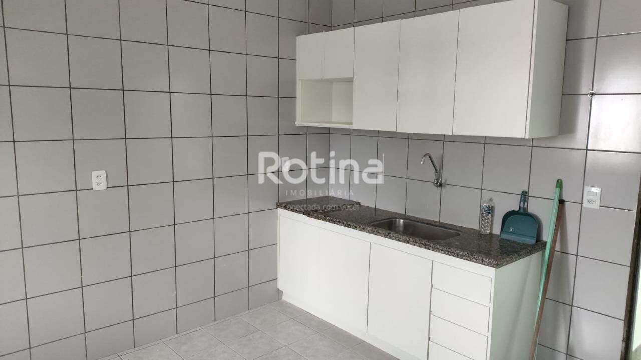Apartamento para alugar, 3 quartos em Uberlândia no bairro Santa Mônica no valor de R$ 2.000,00 - Rotina Imobiliária: 
