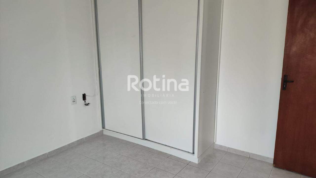Apartamento para alugar, 3 quartos em Uberlândia no bairro Santa Mônica no valor de R$ 2.000,00 - Rotina Imobiliária: 